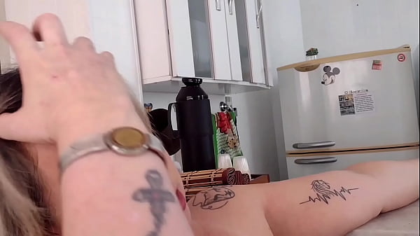 Play MP4 - Em quanto a comida n&atilde;o ficou pronta comi minha mulher Alessandra maia gostoso na cozinha de casa&excl;&excl;&excl;