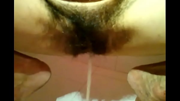 Play MP4 - Hairy pussy pissing