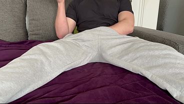 Deutscher Daddy Mit Gro&szlig;em Schwanz In Grauer Jogginghose Schaut Porno Und Spritzt Ab - Phantomgentx thumbnail