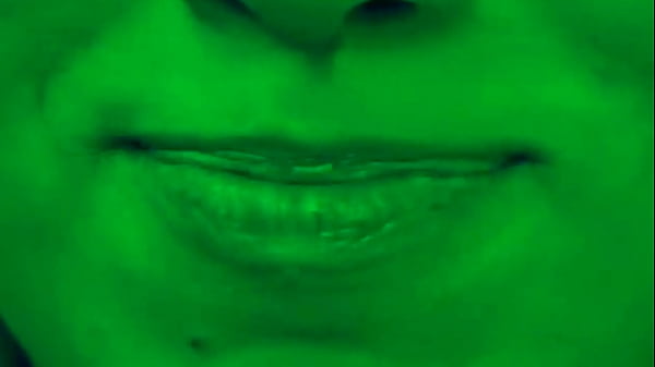 Play MP4 - Busty babe