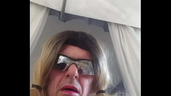 Nonton Pulling It Out Sticking It In thumbnail