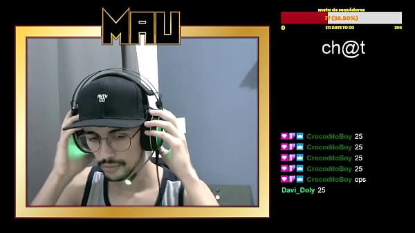 gamer se abrindo todinho