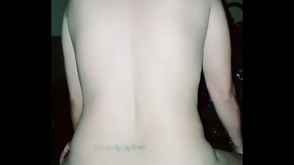 Sentadillas sabrosas el vecino dandome su lechita 