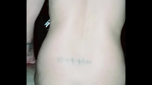 Sentadillas sabrosas el vecino dandome su lechita 