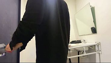 Nonton Nos Escapamos De La Fiesta Al Ba&ntilde;o De Discapacitados Y La Cojo Duro Hasta Acabarle En El Culo thumbnail
