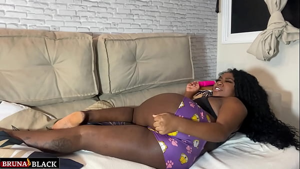 Cheia De Tes&atilde;o Quase Gozei Meu Brinquedo, Ainda Bem Que Meu Namorado Chegou A Tempo E Me Fez Gozar Gostoso Na Piroca Grossa Dele. thumbnail