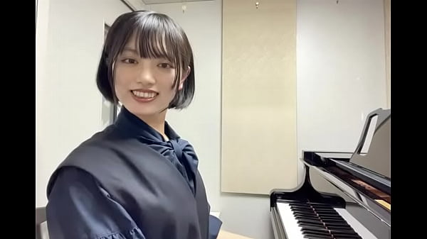 Nonton Piano Lesson Turned Into A Bimbo Transformation thumbnail