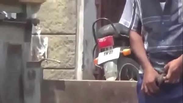 Play MP4 - Pissing in public