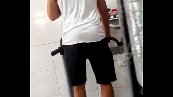Hetero da bunda gostosa na academia 