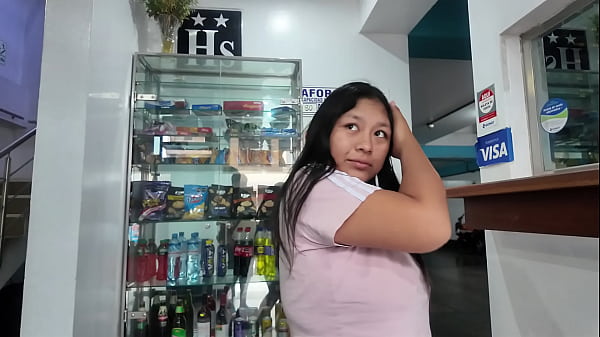 Play MP4 - Encontr&eacute; a Valentina en las calles de Lima y me invito a follar