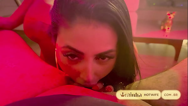 A Gostosa Da Rainha Hotwife Engoliu Facilidade O Pauzinho Do Marido Corno thumbnail