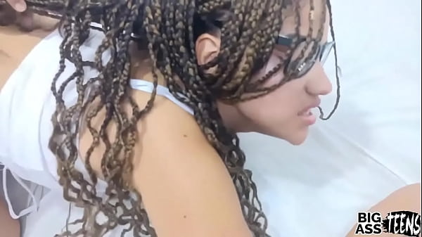 Milf caliente follando con su hijastro le entrega su culo con crempie en el co&ntilde;o sex anal xvideos big ass