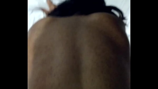 Novinhagritando no pauzão