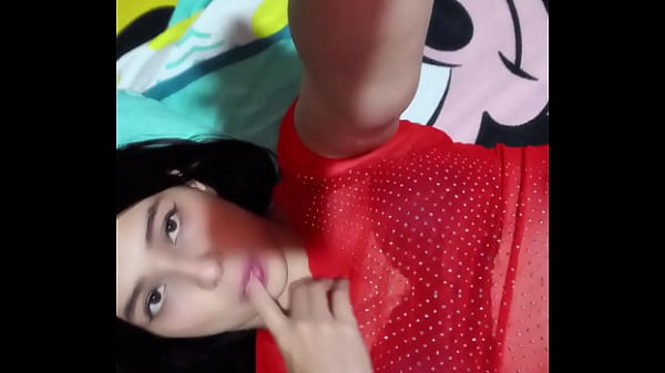 Mi madrastra no tiene sexo desde hace tiempo y se masturba( CASERO REAL)