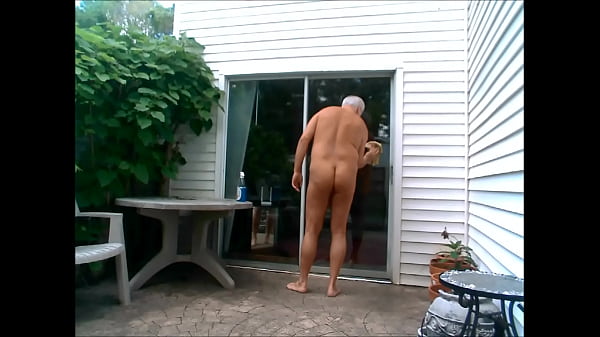 WORKING NUDE OUTDOORS 3