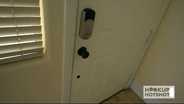 Nonton Tiny Fuck Meat Charlie Valentine Hooks Up With Bryan Gozzling! thumbnail