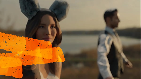 She Dances Naked On The Street For Everyone To See thumbnail