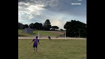 Jogador fode gostoso em campo de futebol