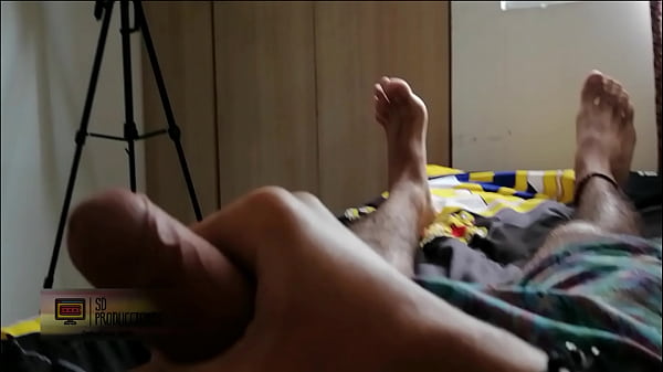 Hermanastra Latina Chupando Rico Y Sacando Leche thumbnail