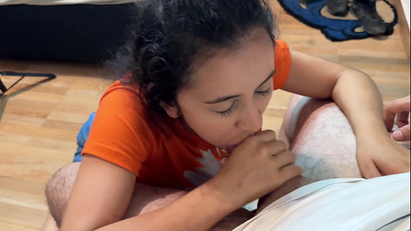 Play MP4 - Mi hermanastra mete mi polla dentro en lugar de su juguete