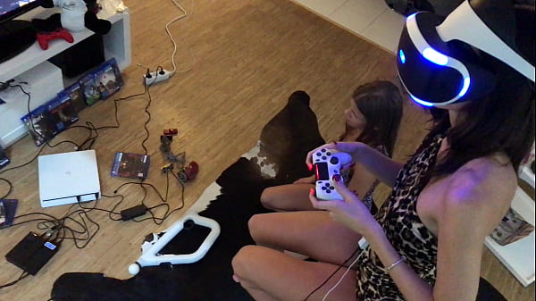 Playing with ps in vr mode y voyeur pov with a surprise