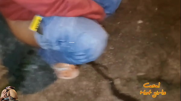 Play MP4 - Barbie fit se exibindo pelas ruas&comma; exibindo seu corpo de boneca na quebrada