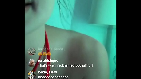 Play MP4 - Apluede con el trasero y lo muestra en Instagram