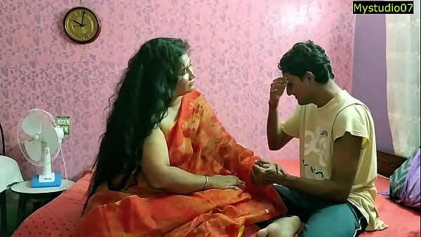 Indian Hot Bhabhi Xxx Sex With Innocent Boy! With Clear Audio thumbnail