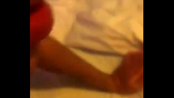 Mi compa de cuarto despechado me folla pensando en su novia 