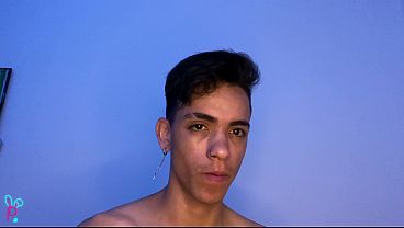 FOLLANDO MI CULO APRETADO HASTA ALCANZAR EL CLIMAX Y BOTAR TODA LA LAECHE 