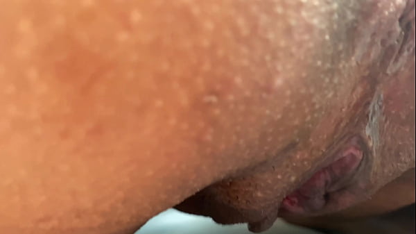 Passando gelo na pepeca pro meu marido vim quente 