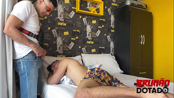 Play MP4 - COMI O CU DO MEU AMIGO LUCAS EM QUANTO ELE ESTAVA DORMIND0&excl;