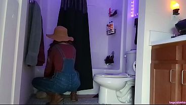 Nonton Farmer Girl Sage Eldritch In Overalls Peeing [voyeur] thumbnail