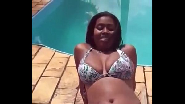 Alexsandra Fazendo Quadradinho deBiquine