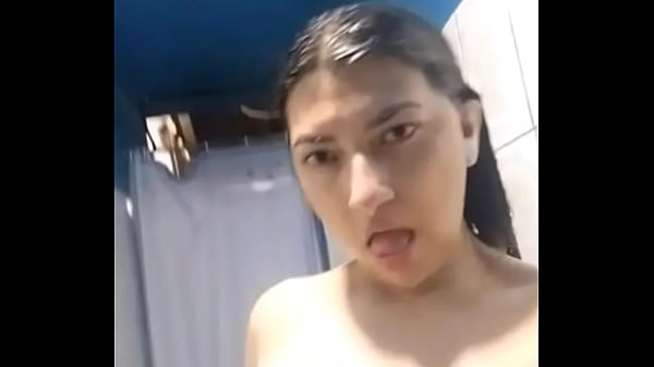 ME_ESTOY DUCHANDO QUIERES VENIR A AYUDARME