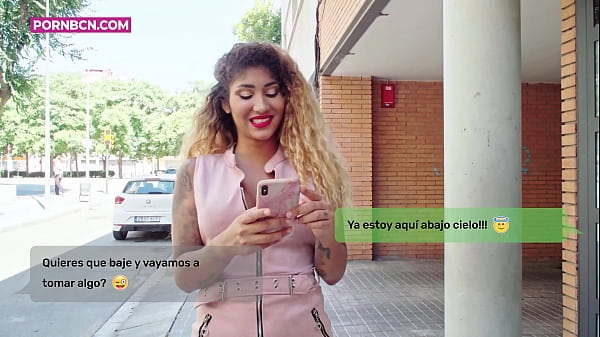 Unefemme infidèleva baiser durement son_jeune amant pendant que_son maritravaille Français sous titréVenus AphroditeREMPLIRICI