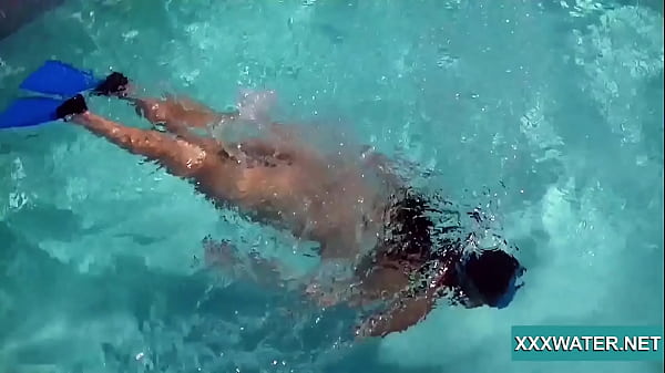 Sexy Candy_swims andstrips nude underwater