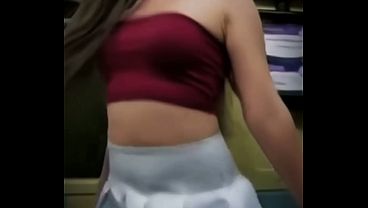 Mexicana universitaria culona de 19 a&ntilde;os bailando sensual en el vag&oacute;n vac&iacute;o del metro &ndash; ese culote delicioso pide algo mas 