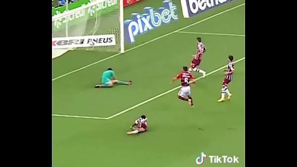 Ayrton Lucas fudendo tricolete em pleno Maracan&atilde_ com 58 mil torcedores 1080p muito gostosa