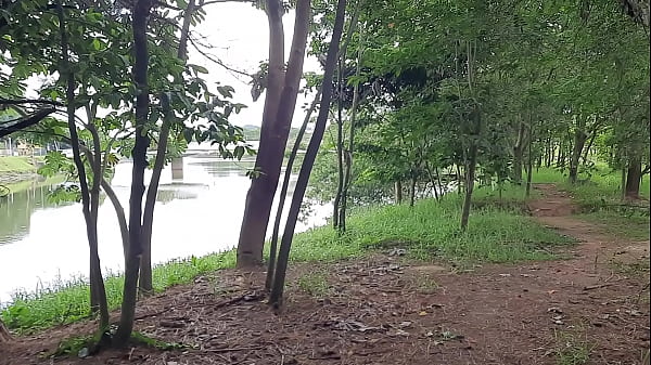 Passive Fucking In The Bush In Broad Daylight thumbnail