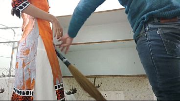 Nonton Indian Bhabhi Fucked By Owner And Recovered The Rent With Clear Hindi thumbnail