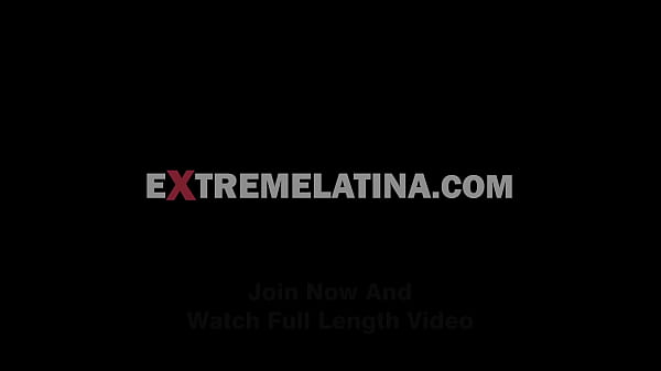 Skinny babe has one amazing gaped asshole can insertion 