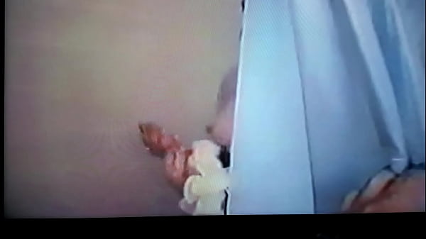 Nonton Linda Showering thumbnail