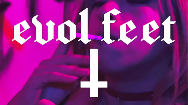 Even when i'm smoking i can't stop worshiping your feet