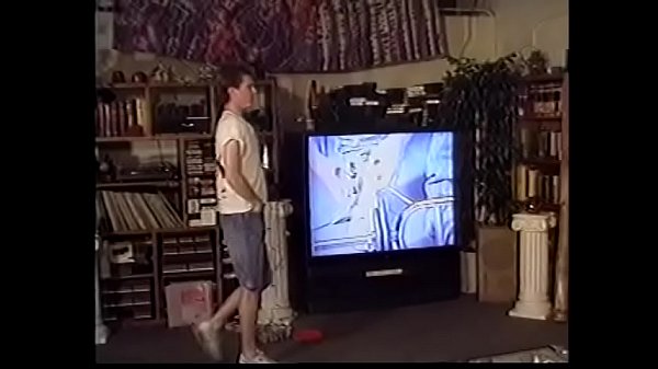 Twink gives a hot blowjob before getting butt fucked 