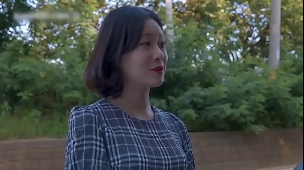 L&agrave;m t&igrave;nh với em họ 