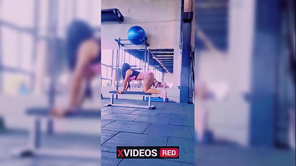 Fitness Garota treinando bunda grande brasileira tesão na academia_pau grande - Sexdoll 520