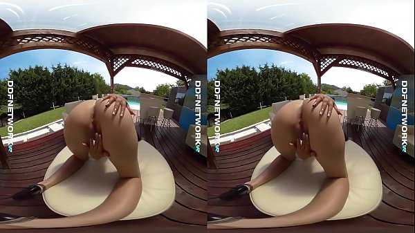 DDFNetwork_VR Poolside VR Striptease with Alice