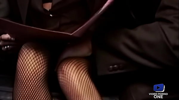 Julia Channel, belle brunette aux gros_seins baisée en_voiture