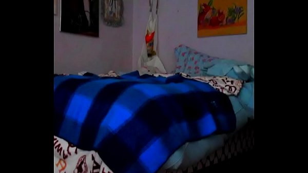 Madura muy puta_y caliente la penetran por el_culo y ella se masturba consolador